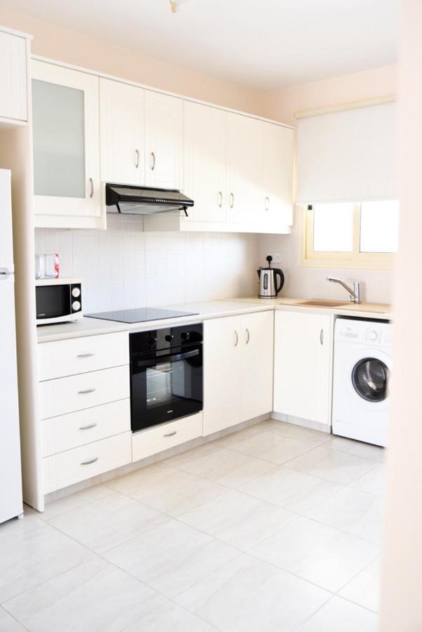 Royal Seacrest А203 Sea View Apartment Paphos Bagian luar foto